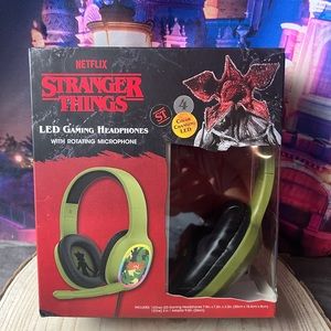 Stranger Things LED Gaming Headphones w/ rotating microphone green